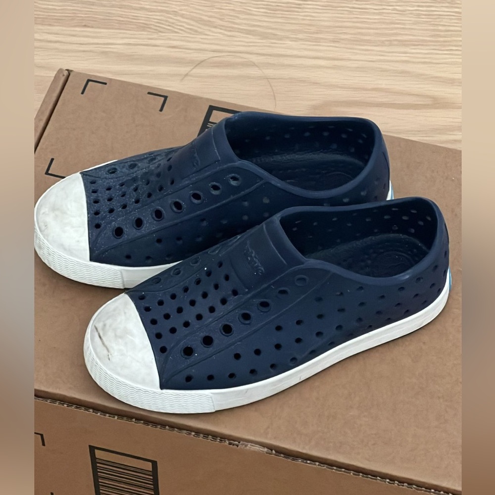 Native boy shoes size 12